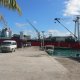 12- Un cargo de ravitaillement arrive de Papeete 
